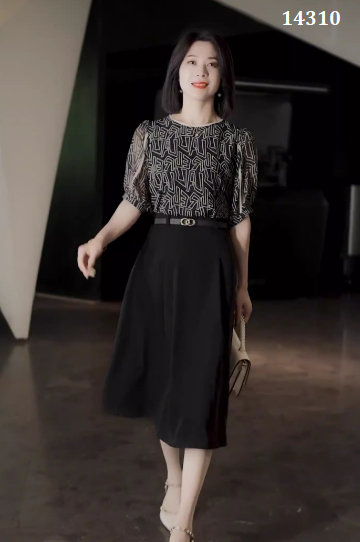 14310-Đầm xòe A đen phối kẻ trắng kèm nịt (voan, poly)_thumbnail_1