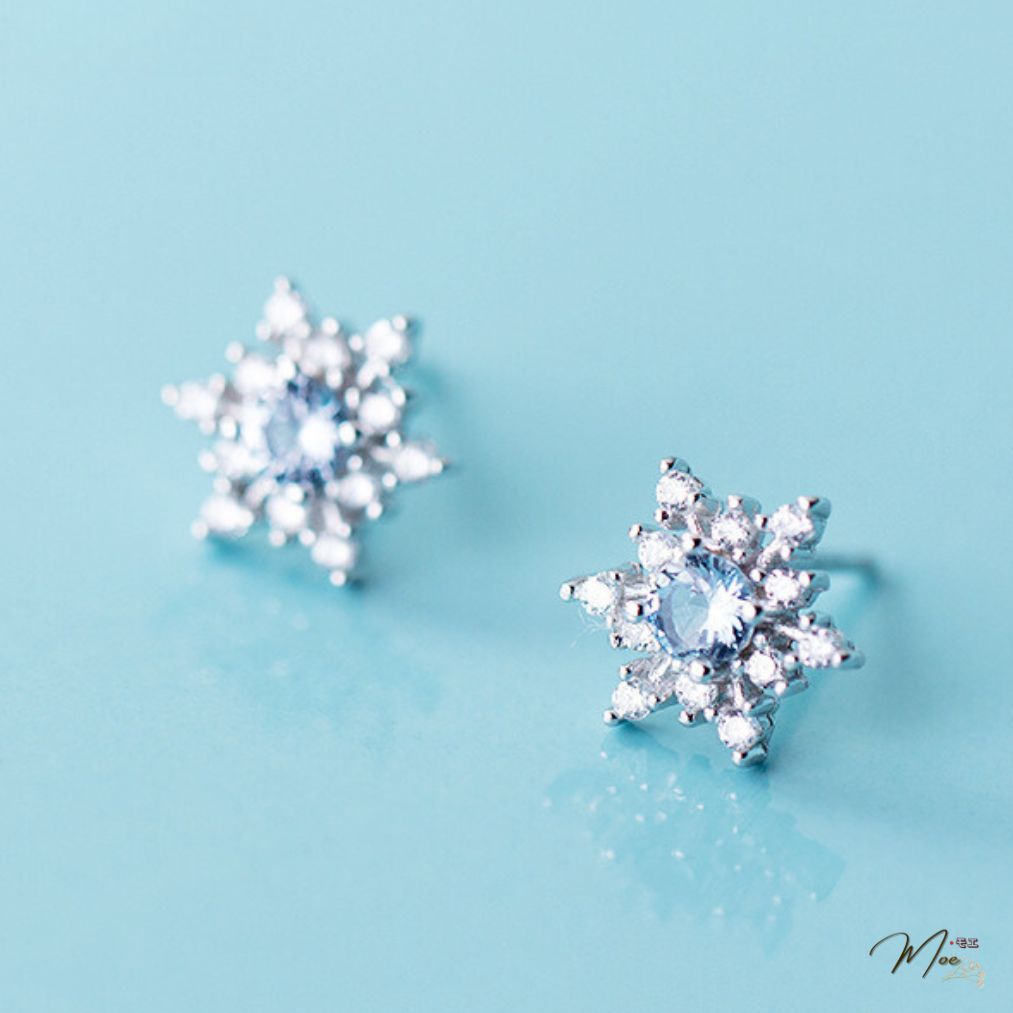 K252 - Khuyên tuyết pha lê đá xanh