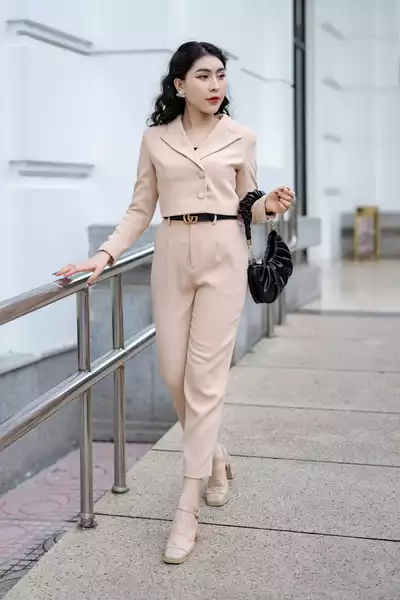 SET VEST CROPTOP MÀU BE SUSAN