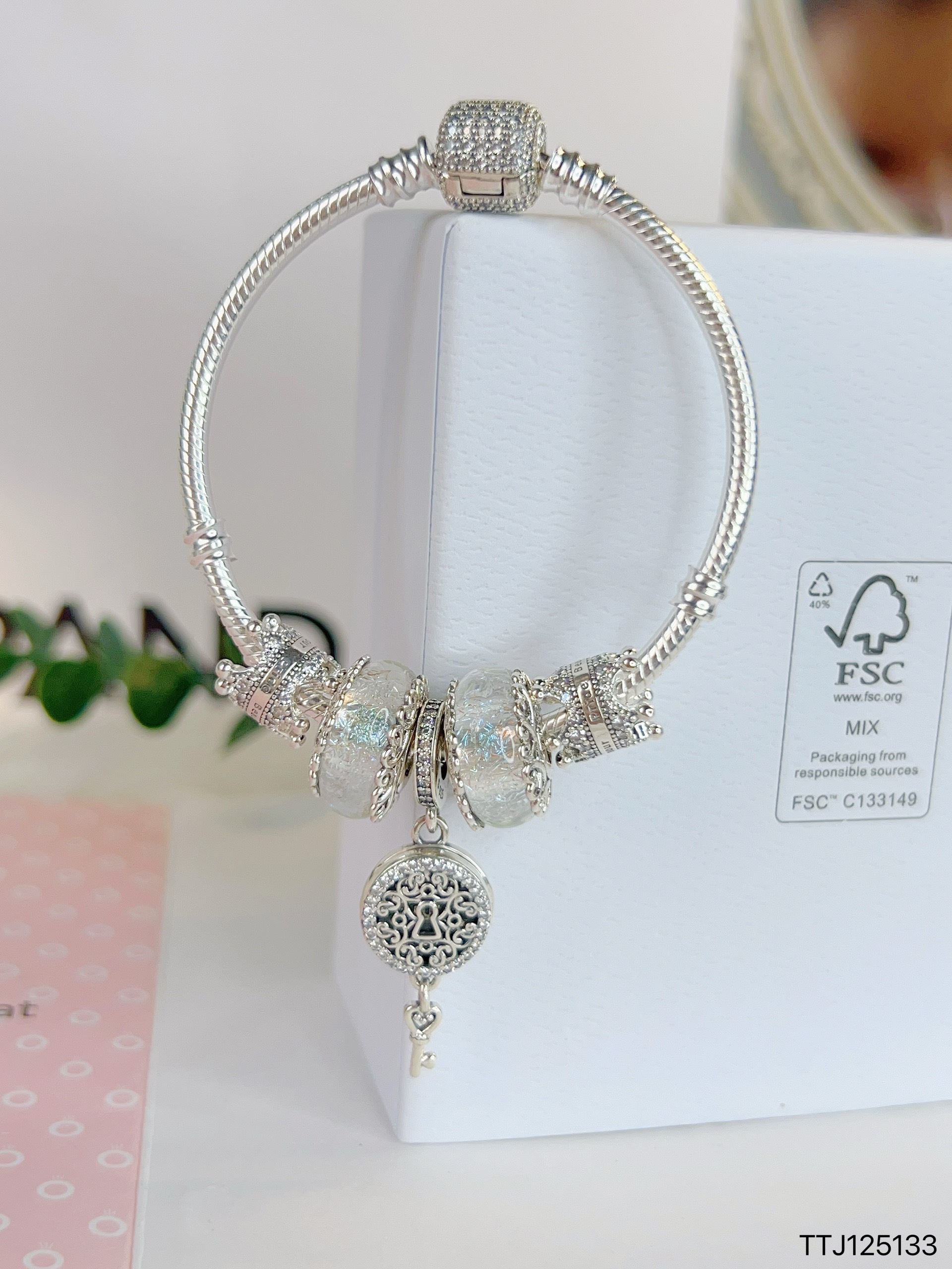 LT554 - Vòng Pandora ổ khóa glass trắng