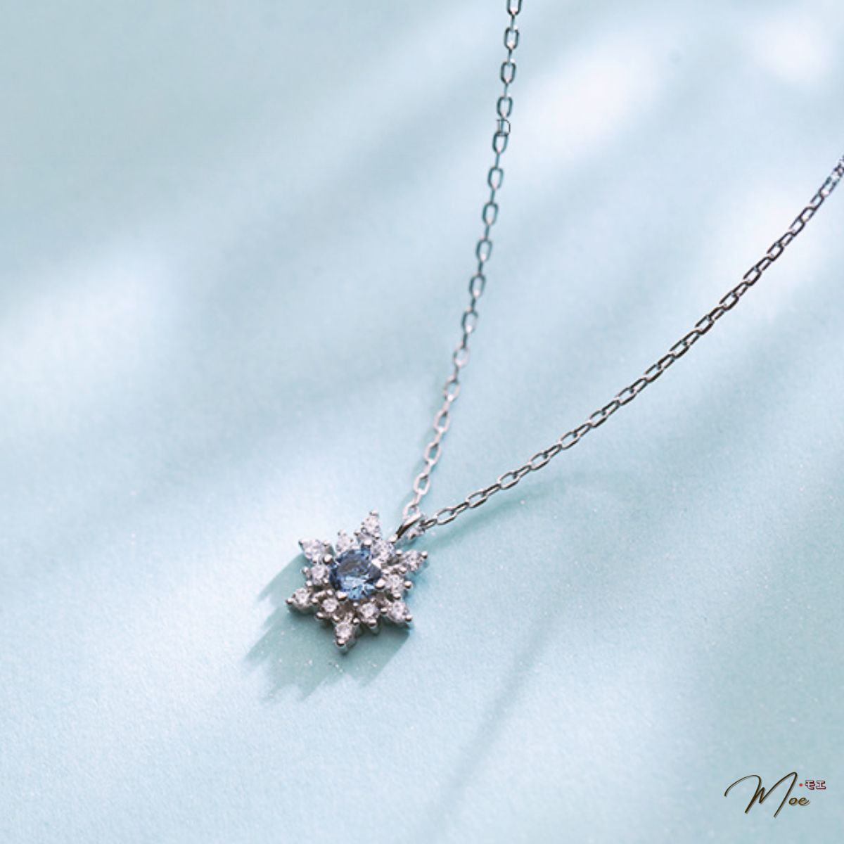 D218 - Dây chuyền bông tuyết xanh pha lê