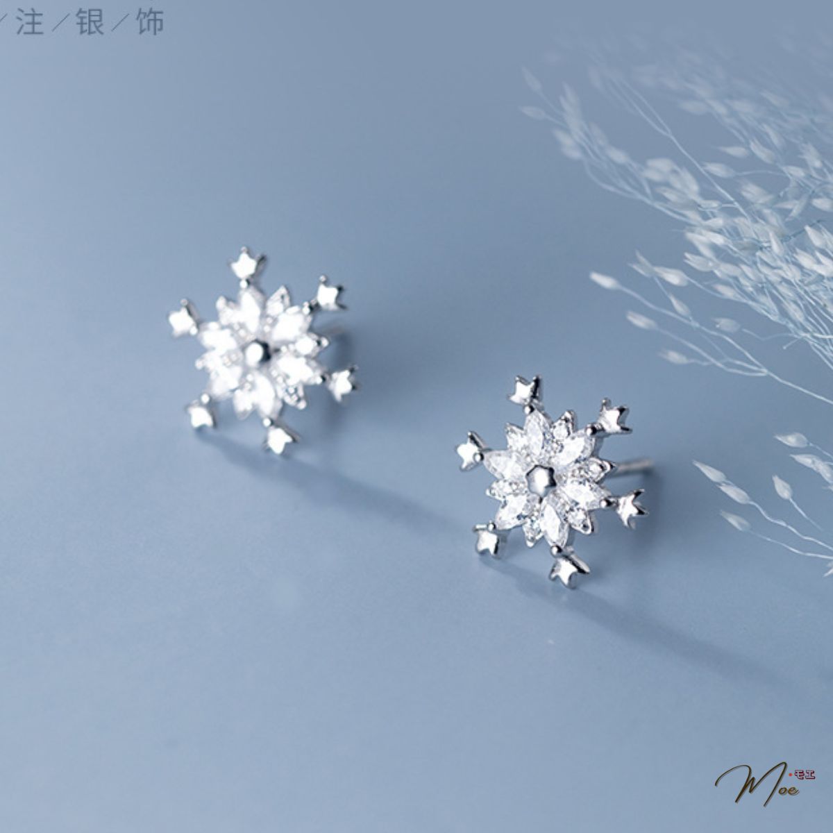 K257 - Khuyên tai hoa tuyết trắng pha lê lấp lánh