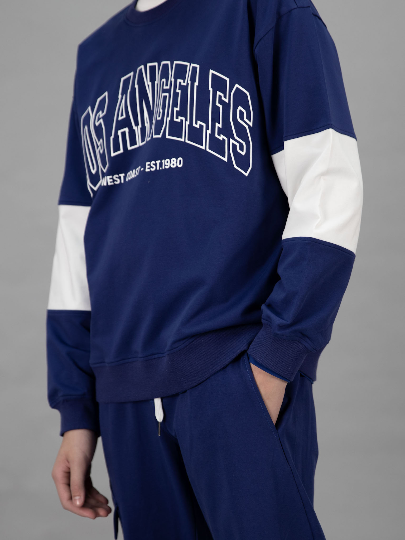 Áo nỉ cổ tròn coban phối trắng Los angeles_thumbnail_2