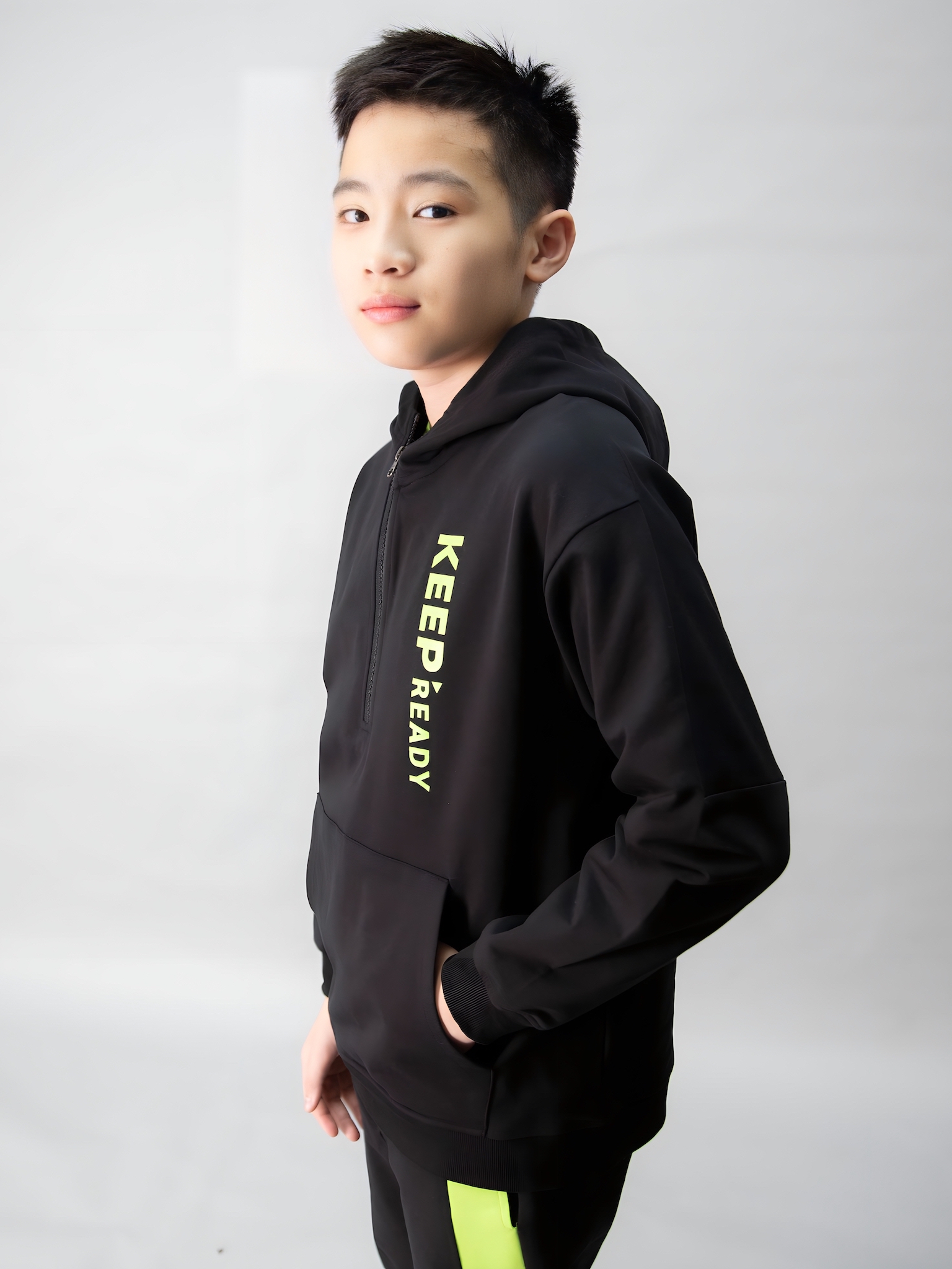 Áo nỉ hoodie đen phối neon khóa ngực chữ Keep ready_thumbnail_0