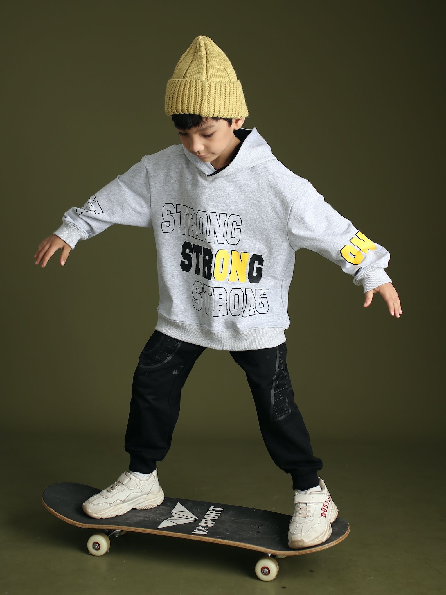 Áo nỉ mũ ghi chữ STRONG_thumbnail_1