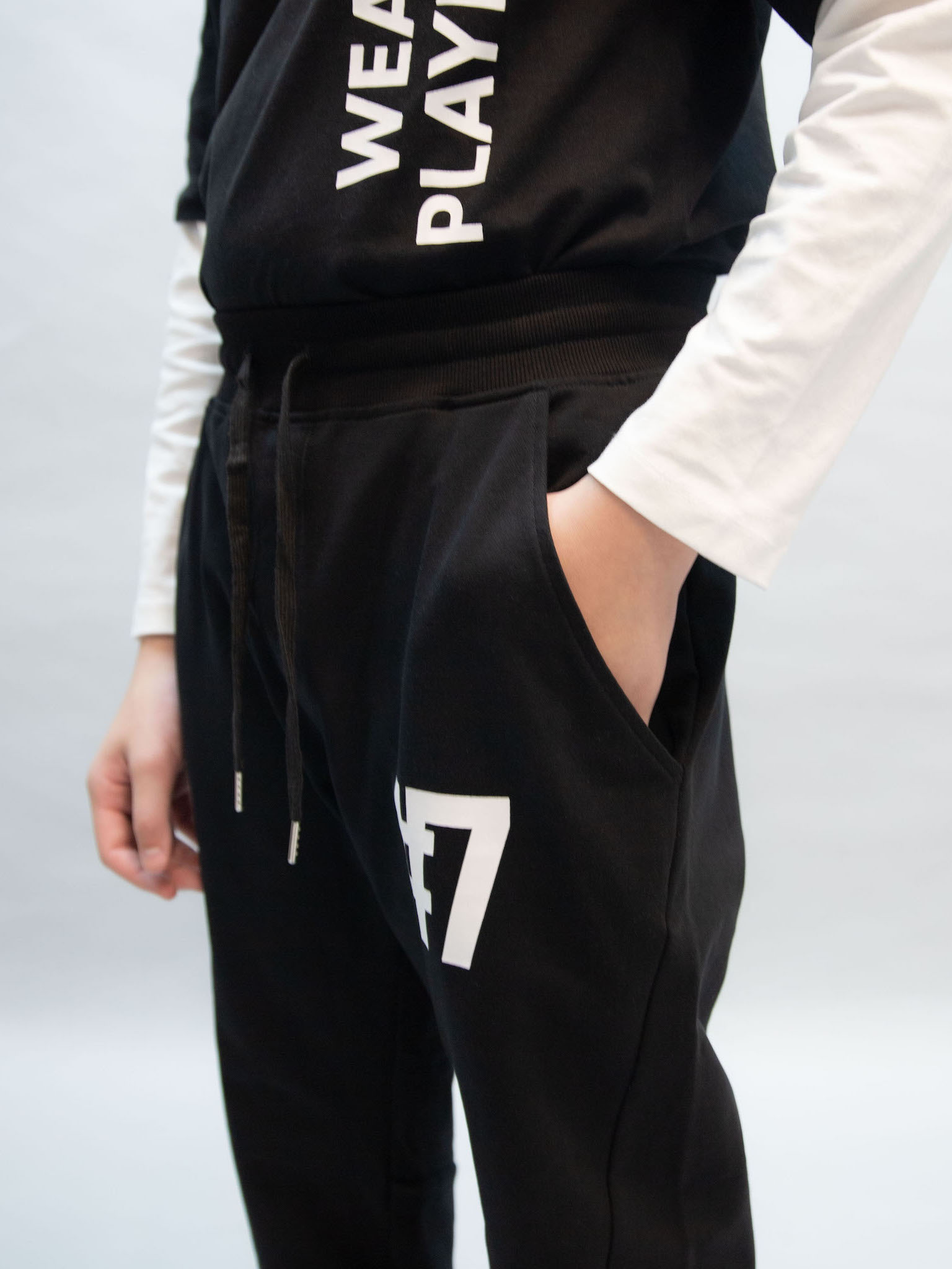 Quần nỉ đen in #7_thumbnail_2