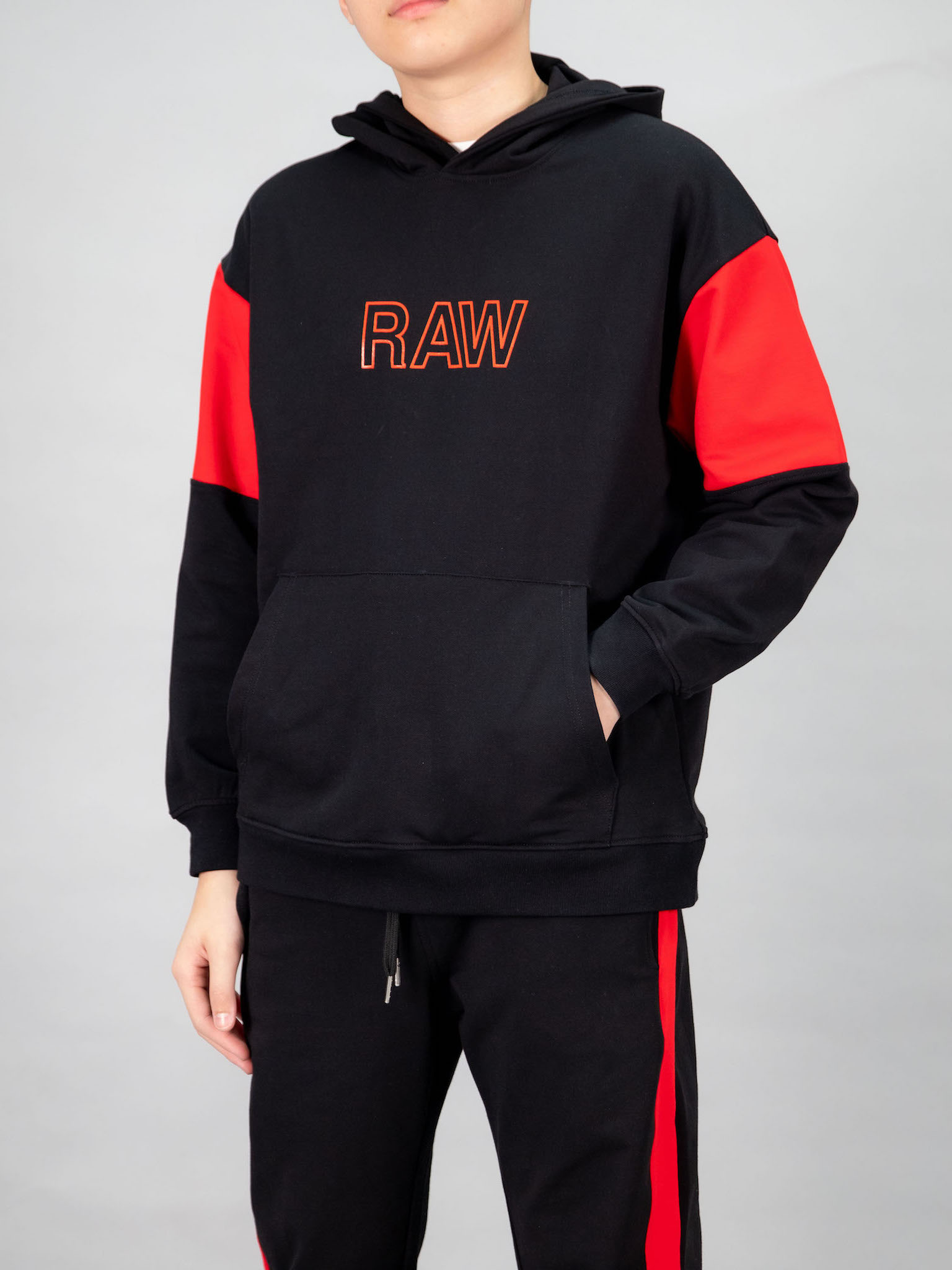 Áo nỉ hoodie đen phối đỏ chữ RAW_thumbnail_2