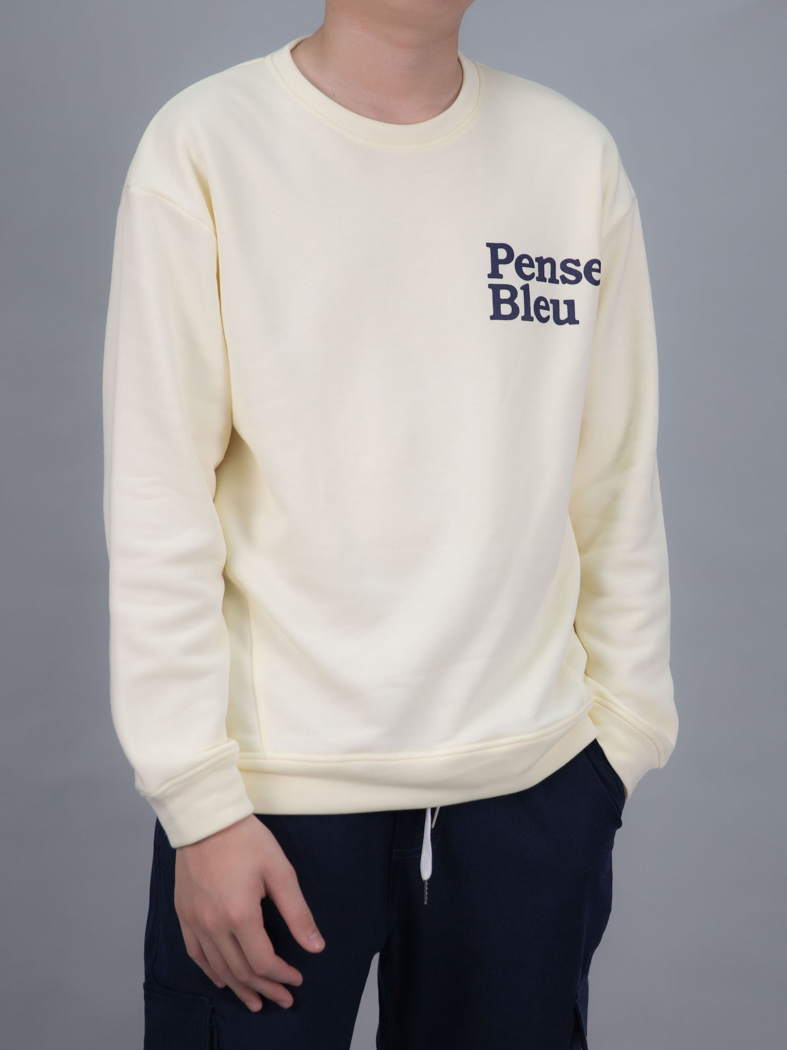 Áo nỉ cổ tròn màu kem Pense_thumbnail_1