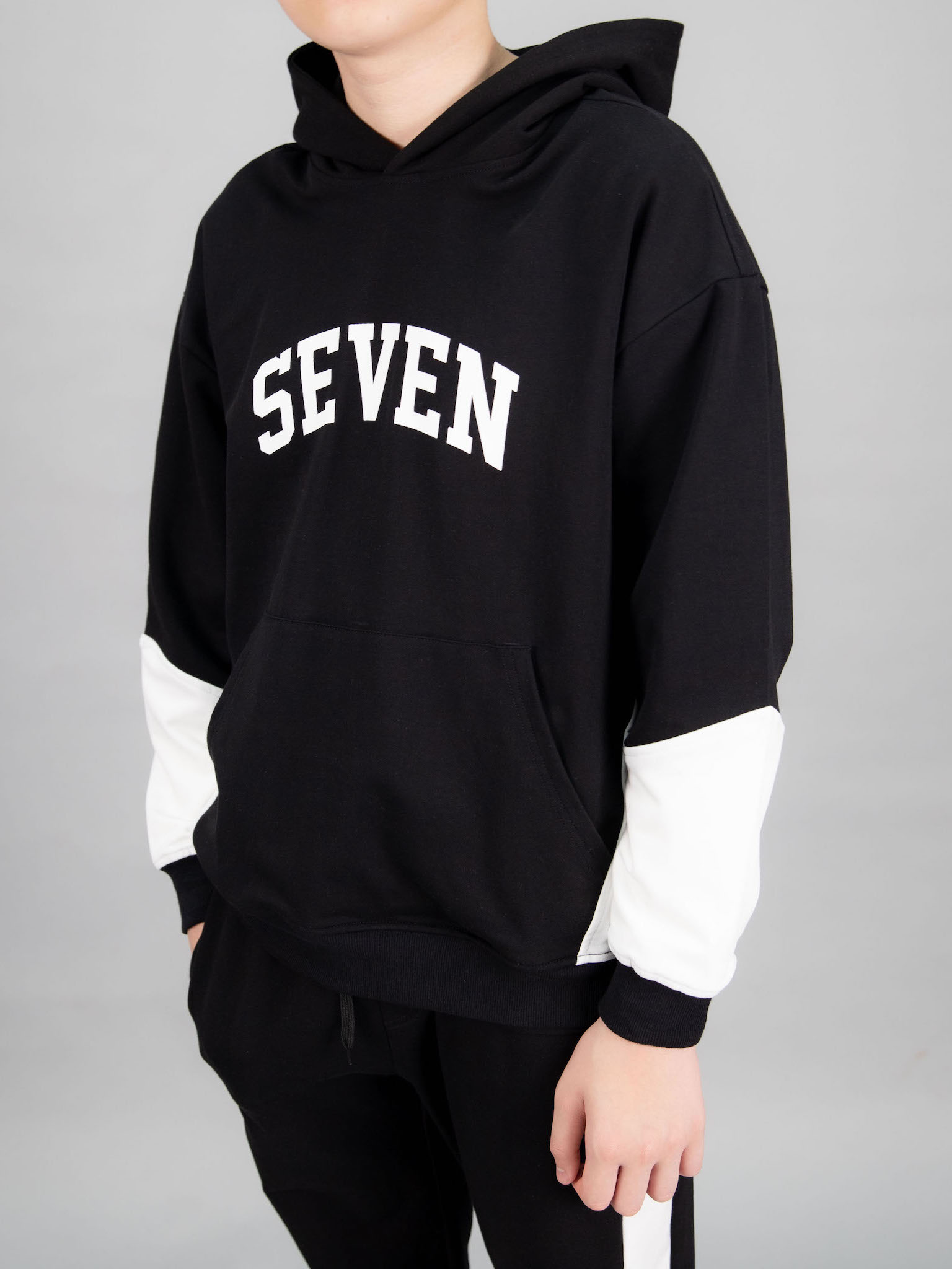 Áo nỉ hoodie đen phối trắng Seven_thumbnail_3