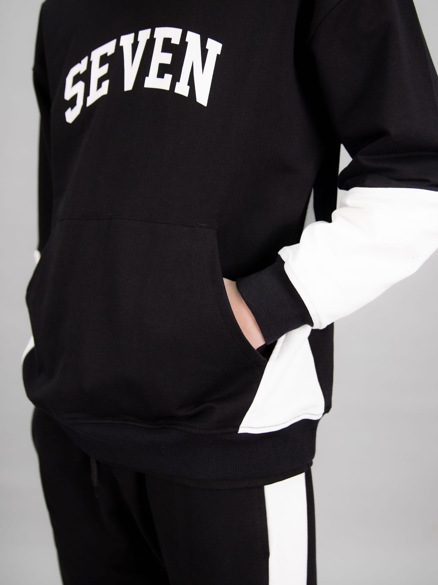 Áo nỉ hoodie đen phối trắng Seven_thumbnail_2