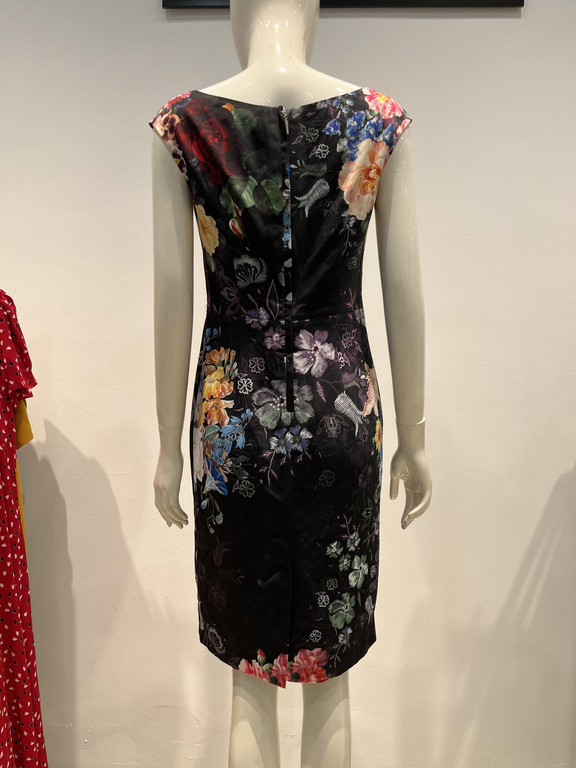 Đầm ôm họa tiết in hoa sát tay_thumbnail_1