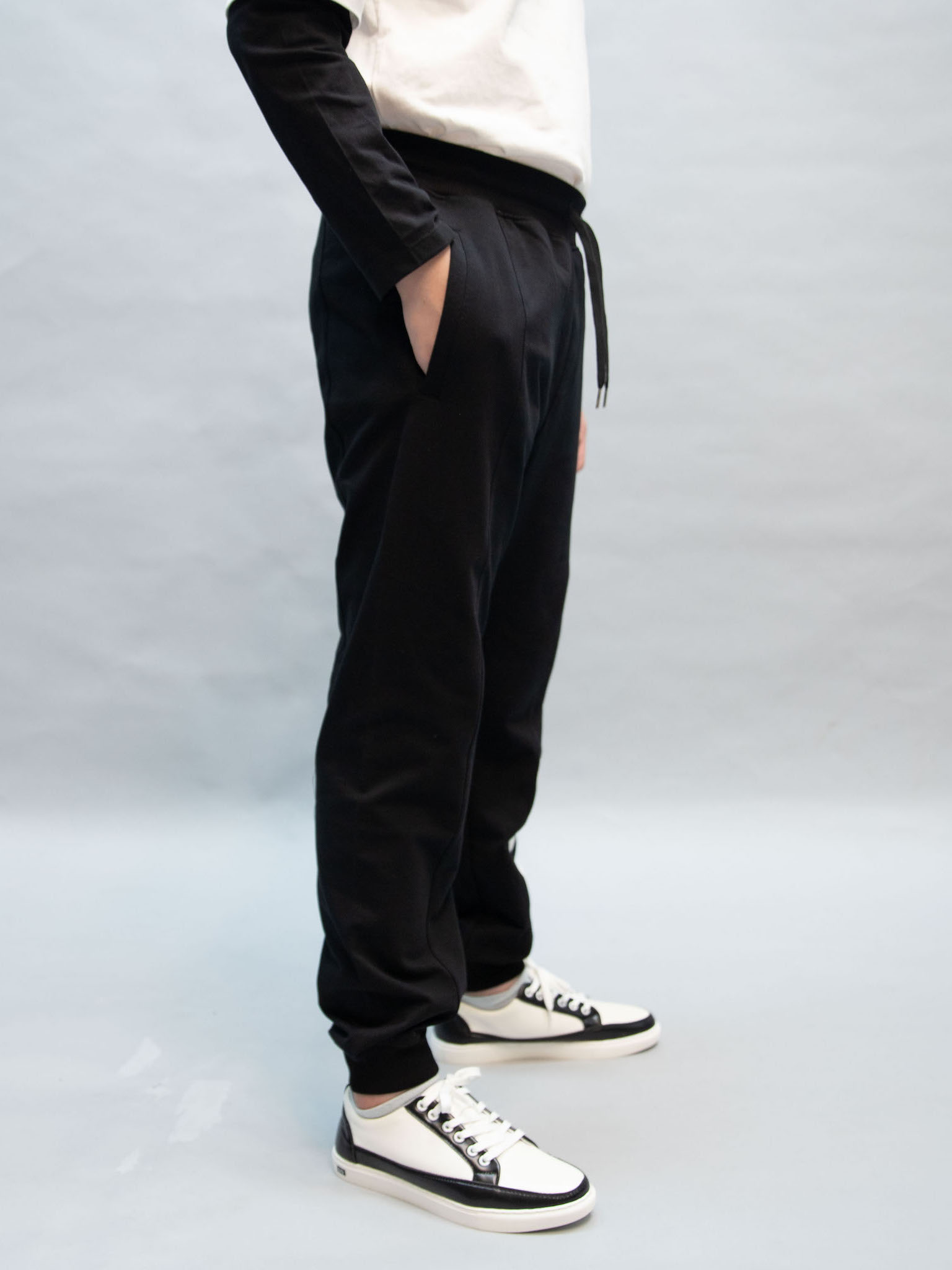 Quần nỉ đen phối 3 vạch trắng chéo gấu_thumbnail_1