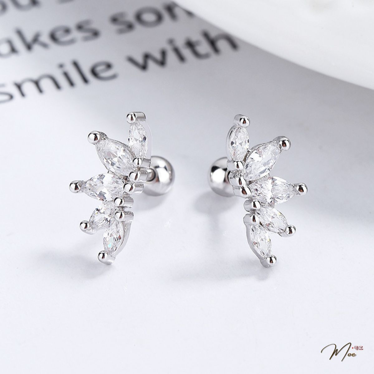 K253 - Khuyên tai cánh hạc pha lê