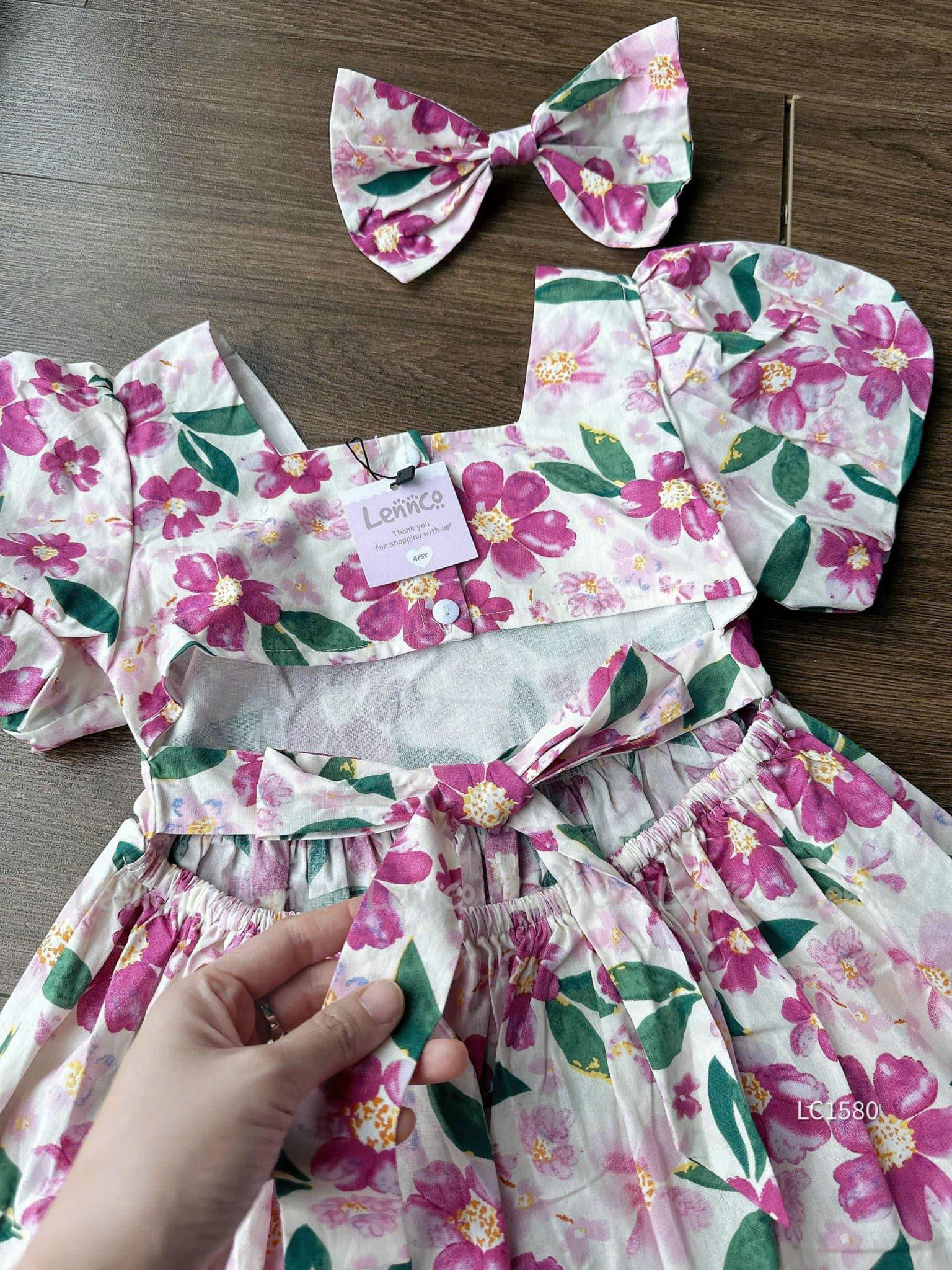 D4 165K ĐẦM HOA KÈM NƠ KẸP TÓC_thumbnail_3