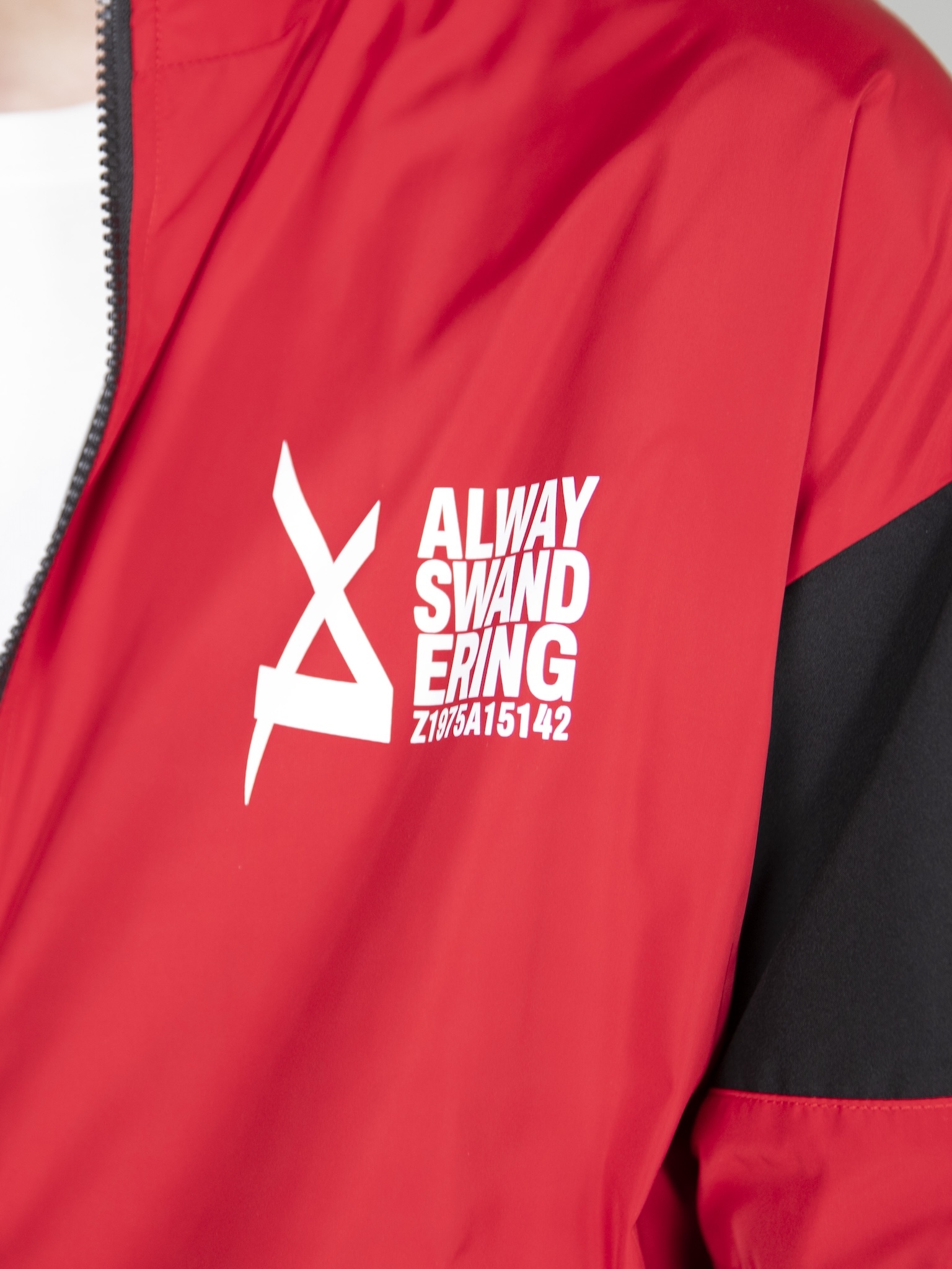 Áo khoác gió đỏ tay phối đen chữ Always_thumbnail_4