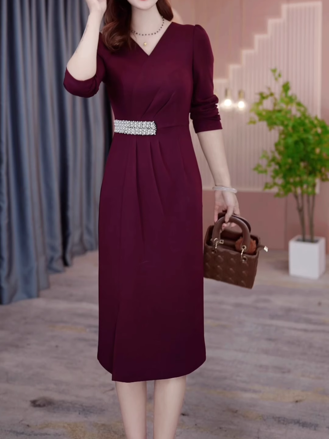 15349-Đầm body suông đỏ nho eo kết ngọc trai cách điệu ( thun mịn)_thumbnail_0