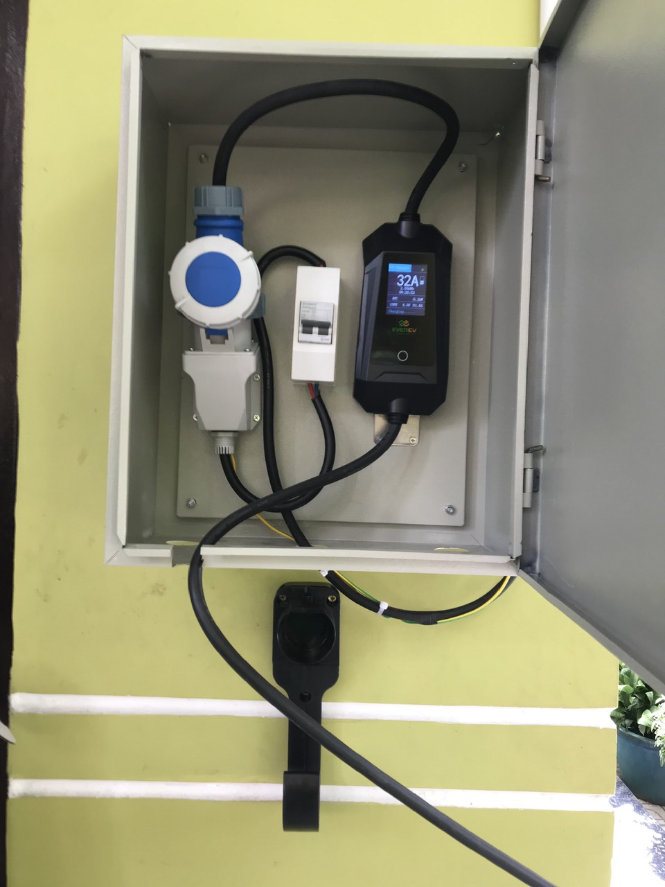 Sạc EVEREV 3,5KW DI ĐỘNG V3 Plus có màn hình_thumbnail_4