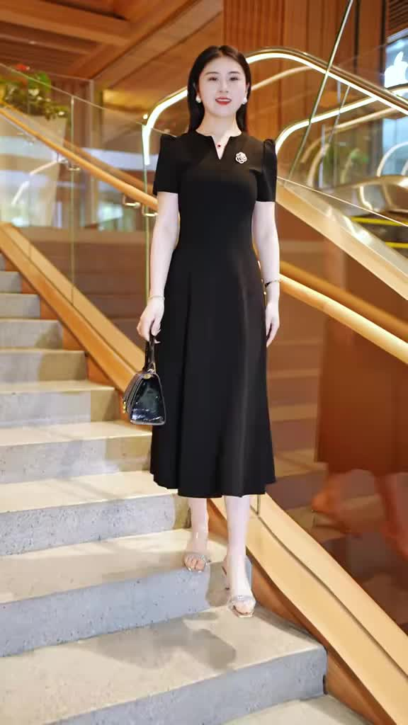 15410-Đầm xoè A màu đen cổ cutout cách điệu ( thun poly)_thumbnail_0