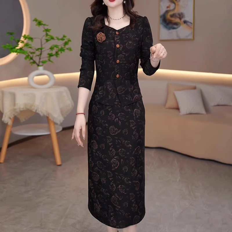 15558-Đầm dáng peplum suông đen in hoa nâu ( lụa)_thumbnail_0
