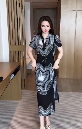 15639-Đầm suông đen họa tiết  viền trắng cổ tàu eo thắt dây rút ( lụa)_thumbnail_0