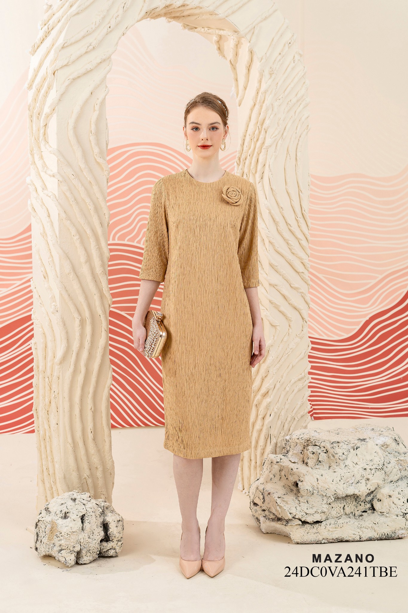 Váy Đầm suông Vải dệt kim dày màu be vàng Cổ tròn Dài tới bắp chân