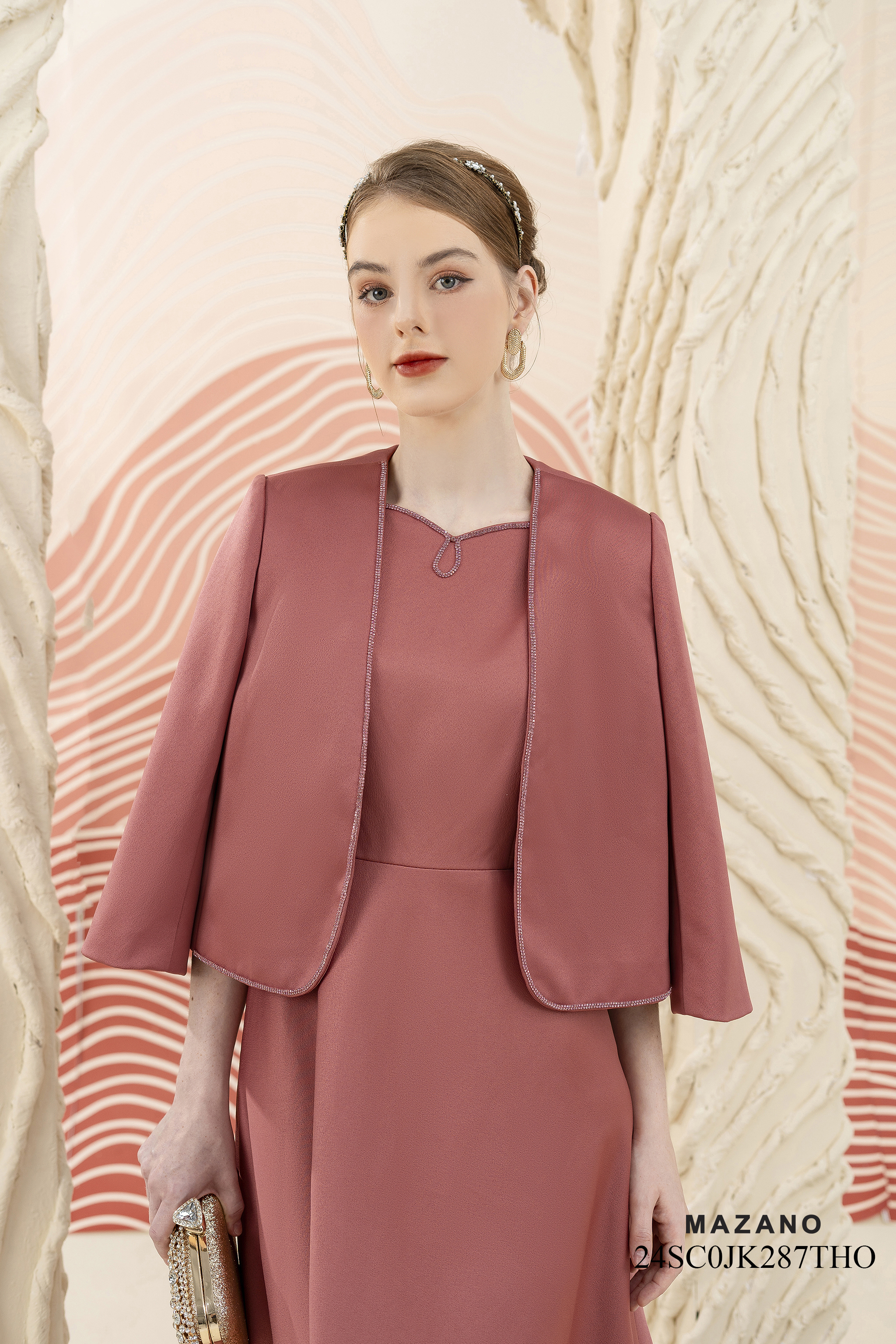 Áo khoác ngắn Suông Vải thô lụa Đính đá cao cấp Dài dưới eo