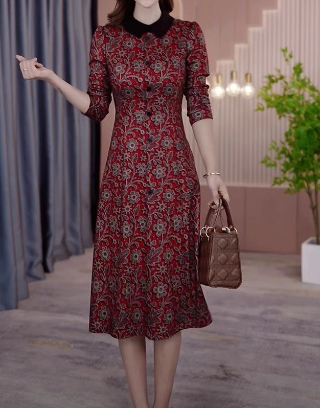 15624-Đầm suông  A  màu đỏ in hoạ tiết  3D tay dài  ( lụa)_thumbnail_0