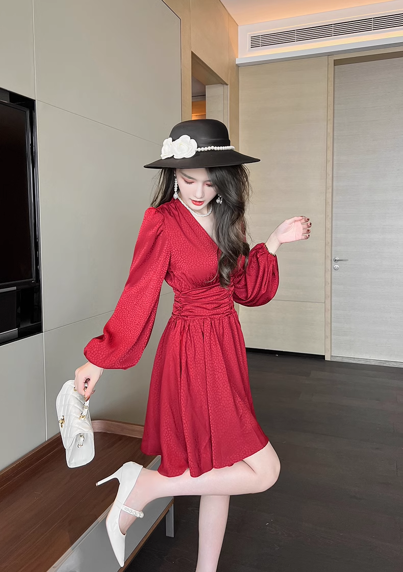 15280-Đầm xoè đỏ tay dài  eo nhún (  lụa vân gấm)_thumbnail_2