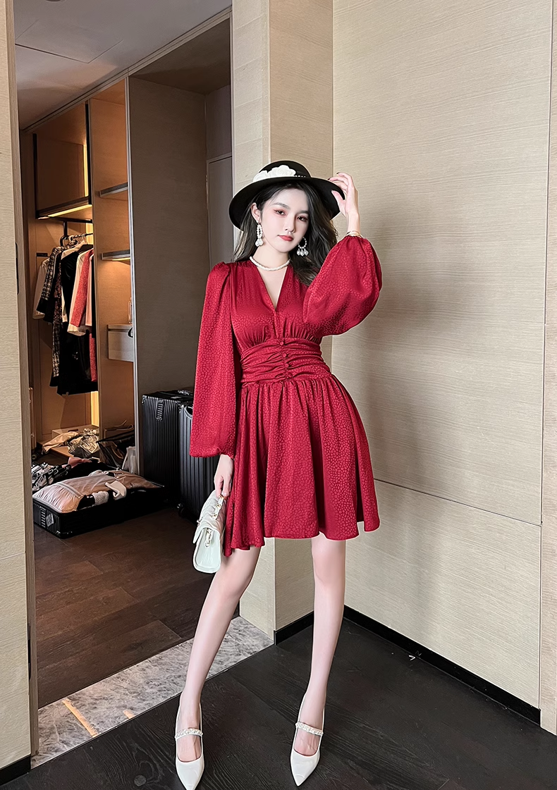 15280-Đầm xoè đỏ tay dài  eo nhún (  lụa vân gấm)_thumbnail_1