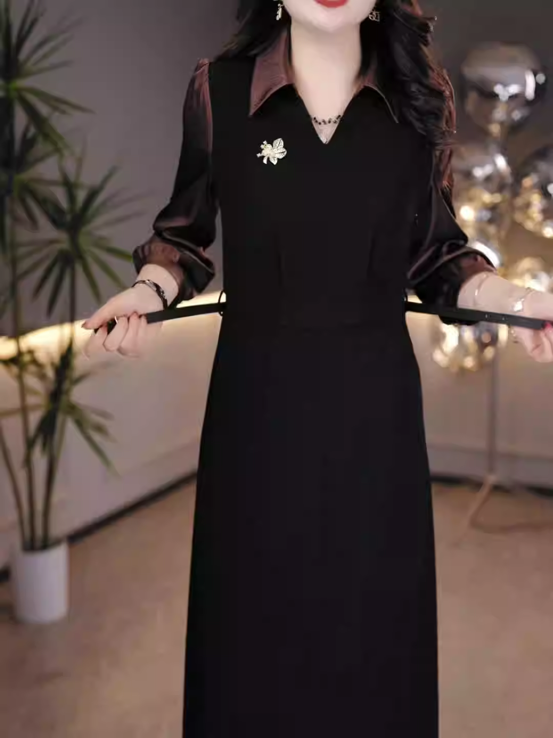 15529-Đầm suông cổ bẻ phối  tay voan tơ nâu ( thun mịn, voan ánh kim)_thumbnail_1