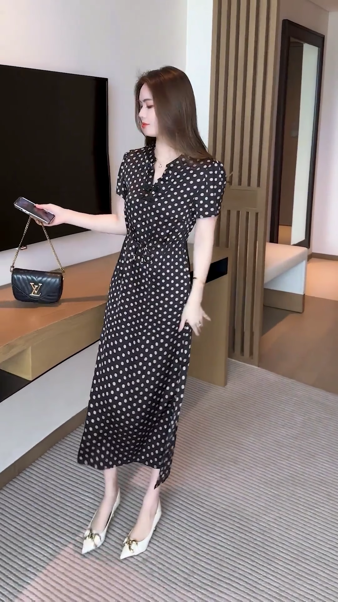 15552-Đầm suông lụa chấm bi cổ tàu kết nút eo thắt dây (lụa latin)_thumbnail_1