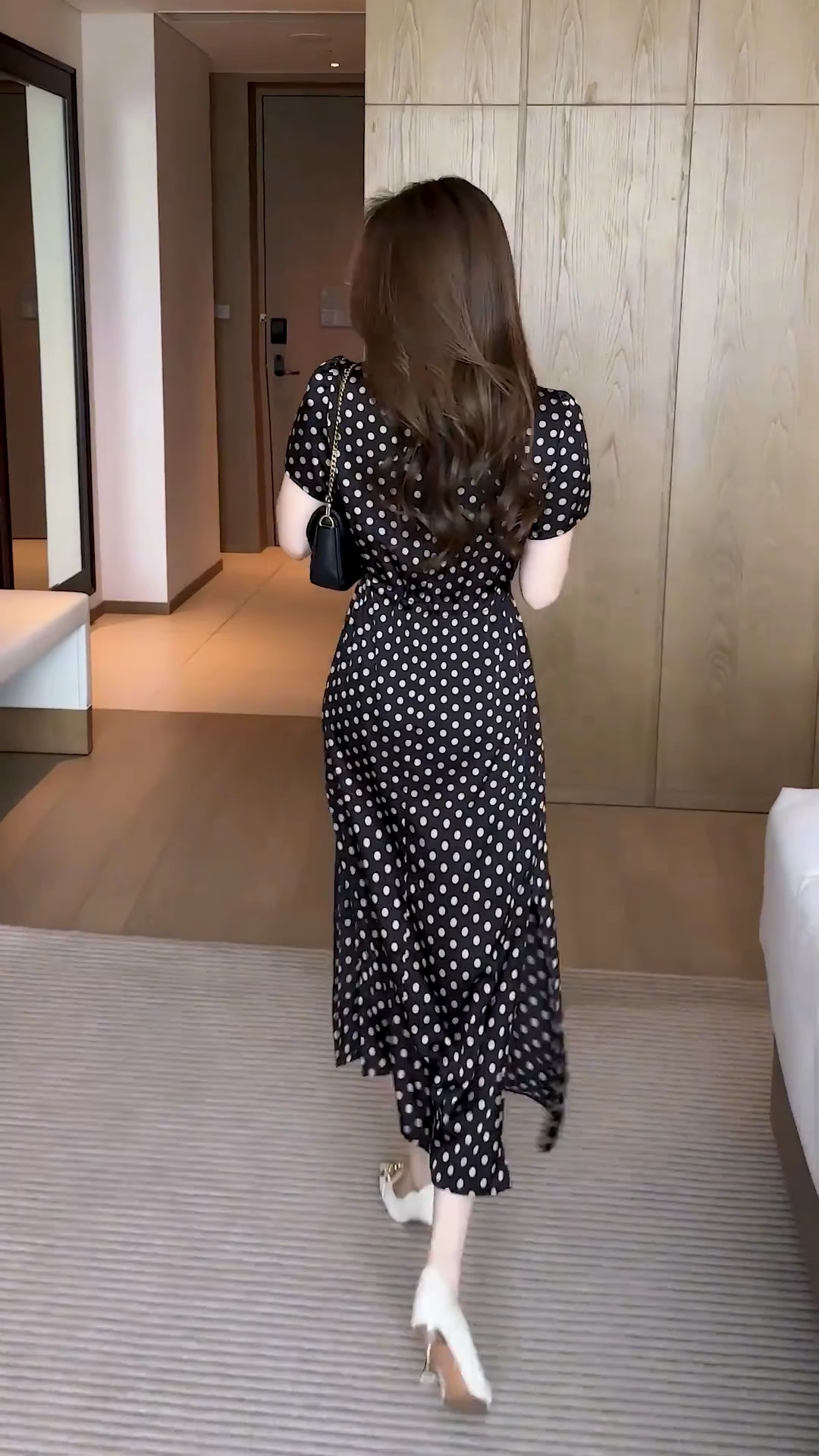 15552-Đầm suông lụa chấm bi cổ tàu kết nút eo thắt dây (lụa latin)_thumbnail_4