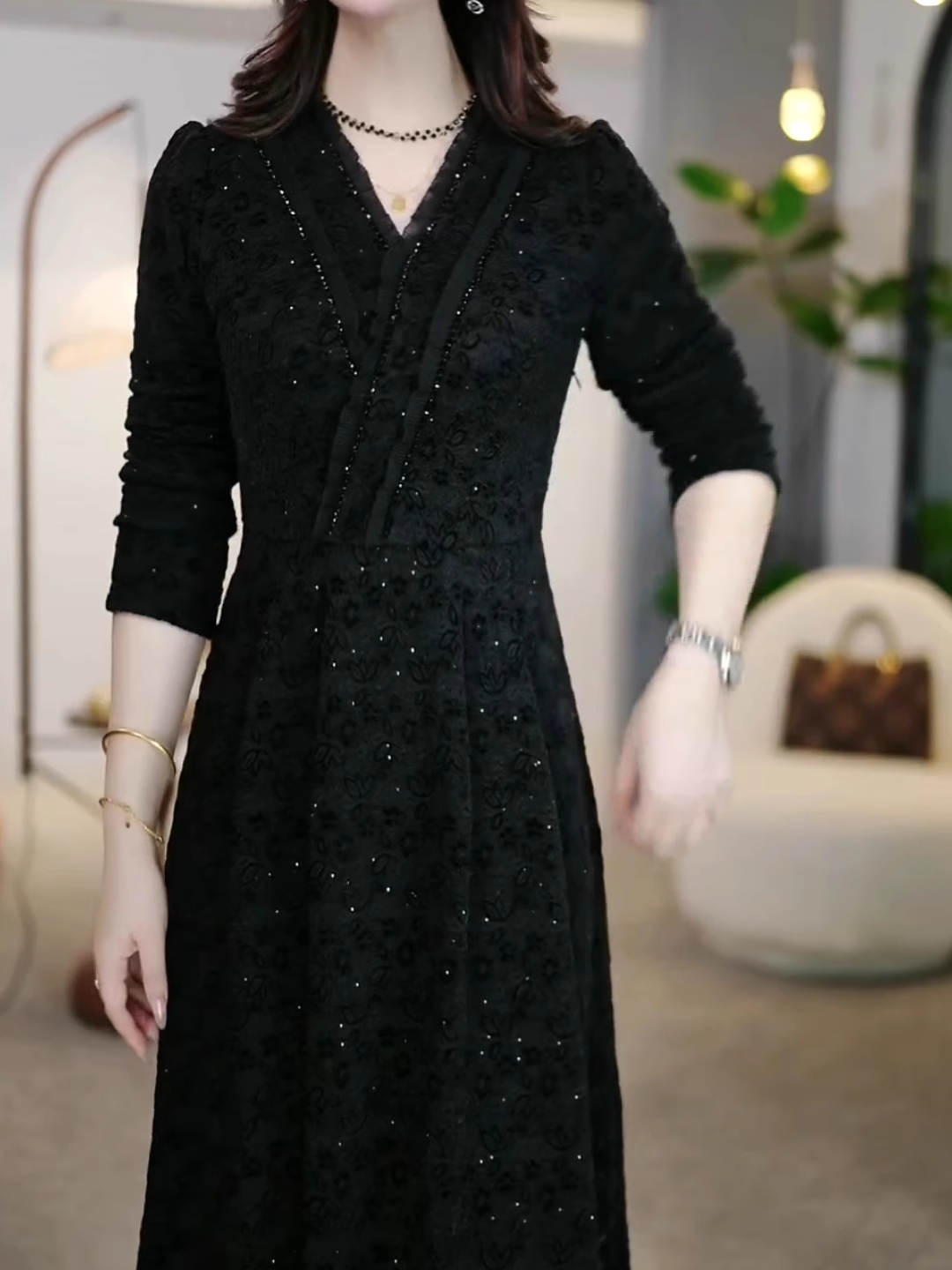 15827-Đầm xòe ren tay dài cổ đắp chéo cách điệu ( ren, lót)_thumbnail_1