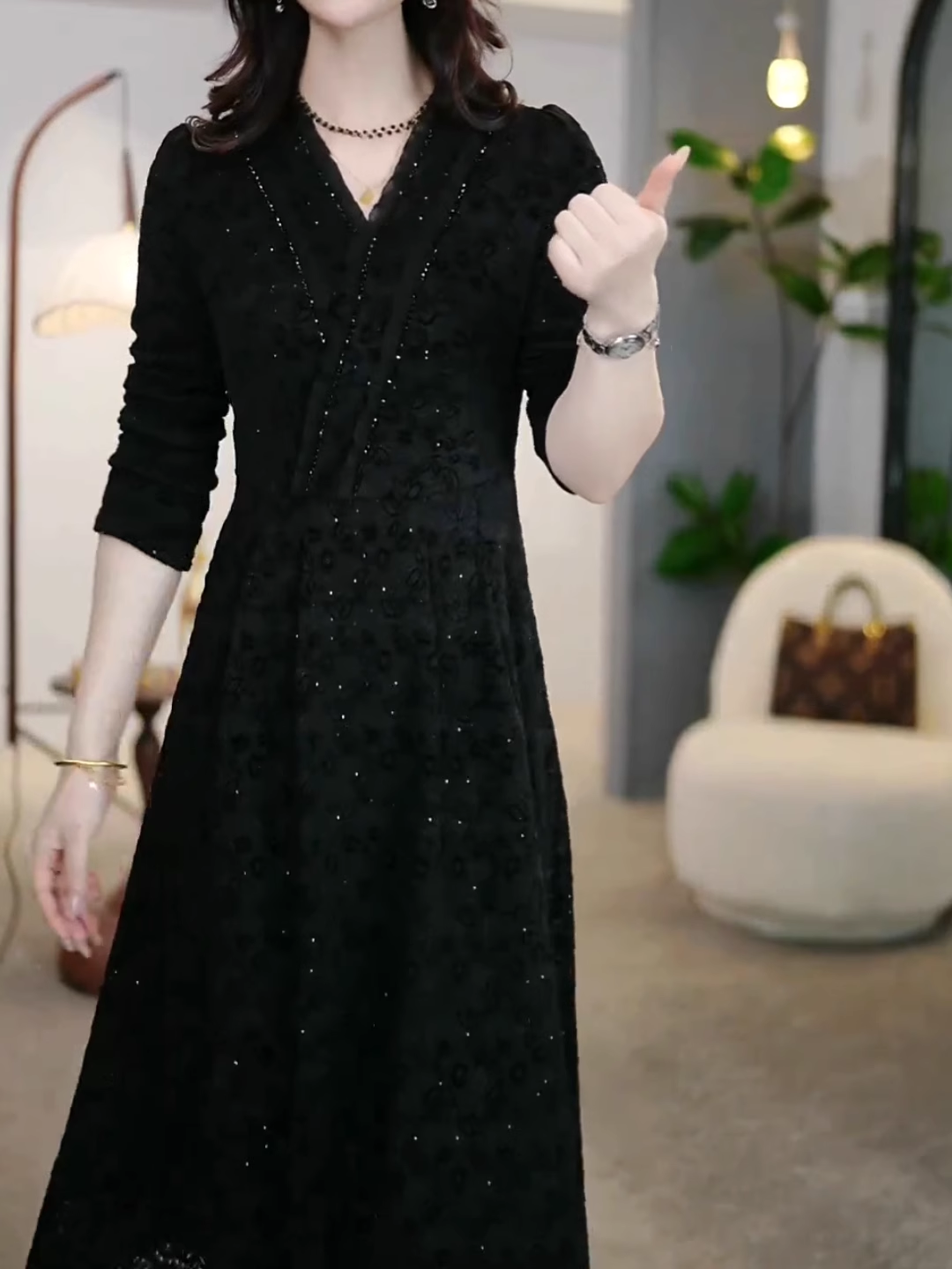 15827-Đầm xòe ren tay dài cổ đắp chéo cách điệu ( ren, lót)_thumbnail_0