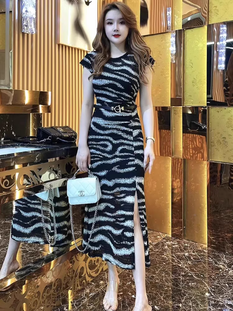 15207-Đầm  body suông xẻ tà hoạ tiết sọc vằn ( thun lụa)_thumbnail_1