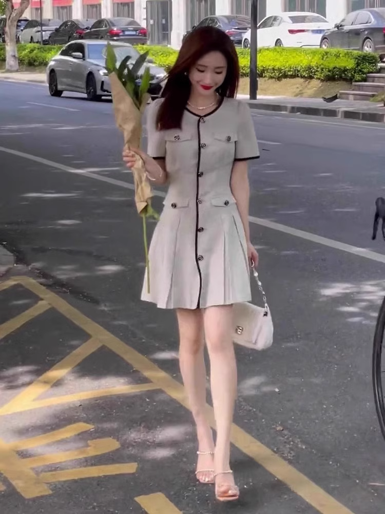 15434-Đầm suông A  trắng sữa  viền đen kết  nút ( linen xước)_thumbnail_0