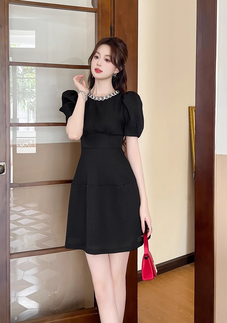 15453-Đầm suông A màu đen tay phồng  cổ kết  hạt (xốp nổi)_thumbnail_0