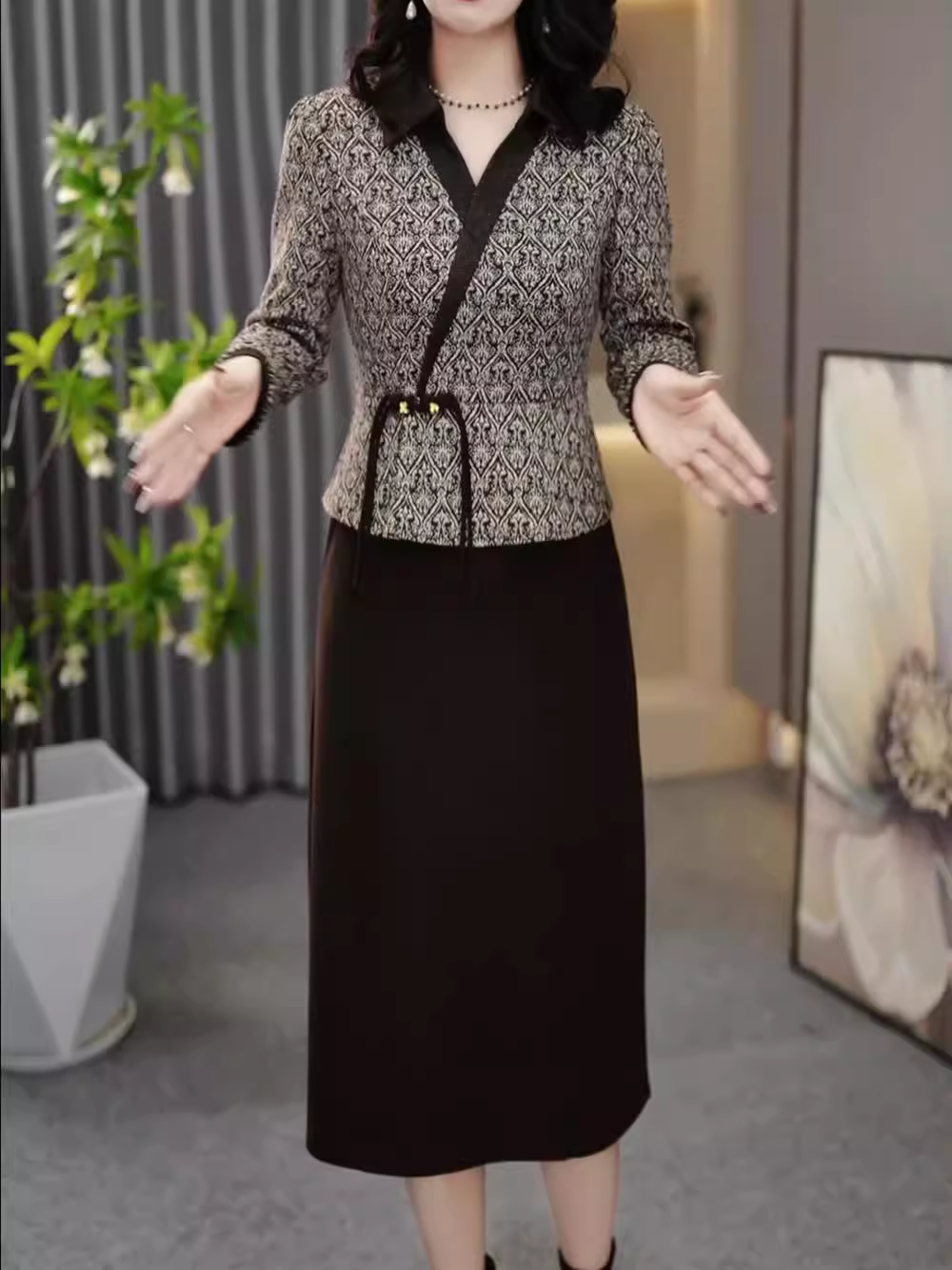 15441-Đầm body suông phối họa tiết lập thể  ngực chéo cổ bẻ (lụa, chéo nhật)_thumbnail_0