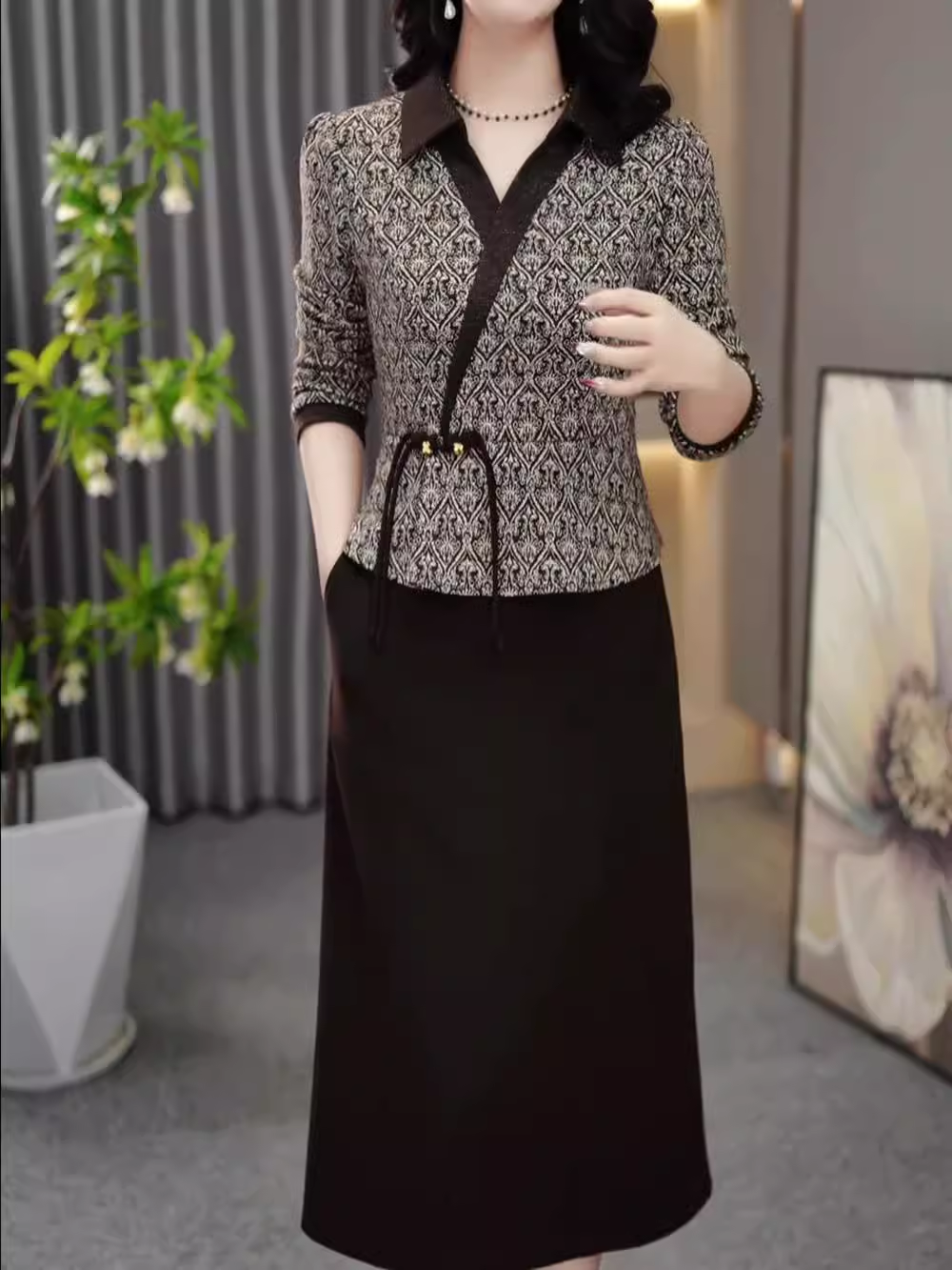 15441-Đầm body suông phối họa tiết lập thể  ngực chéo cổ bẻ (lụa, chéo nhật)_thumbnail_2