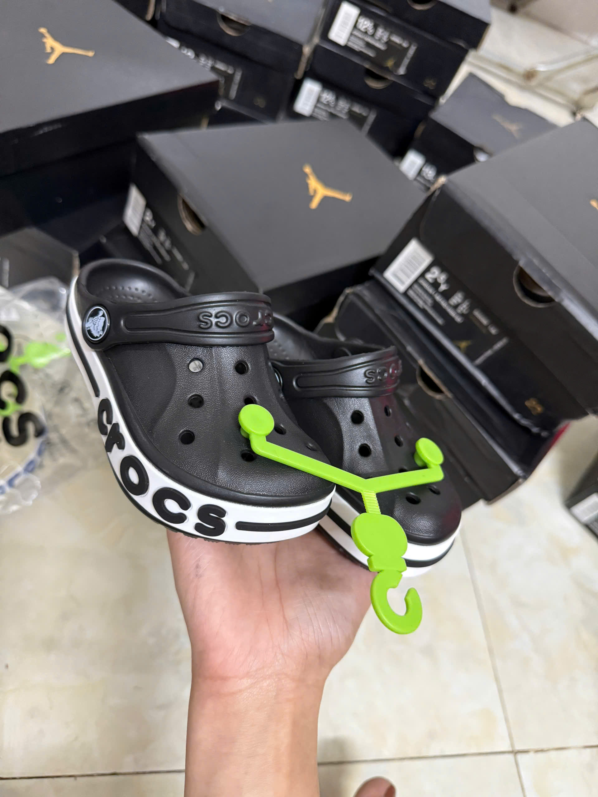 D10 DÉP CROCS BÉ NHIỀU MÀU 158K