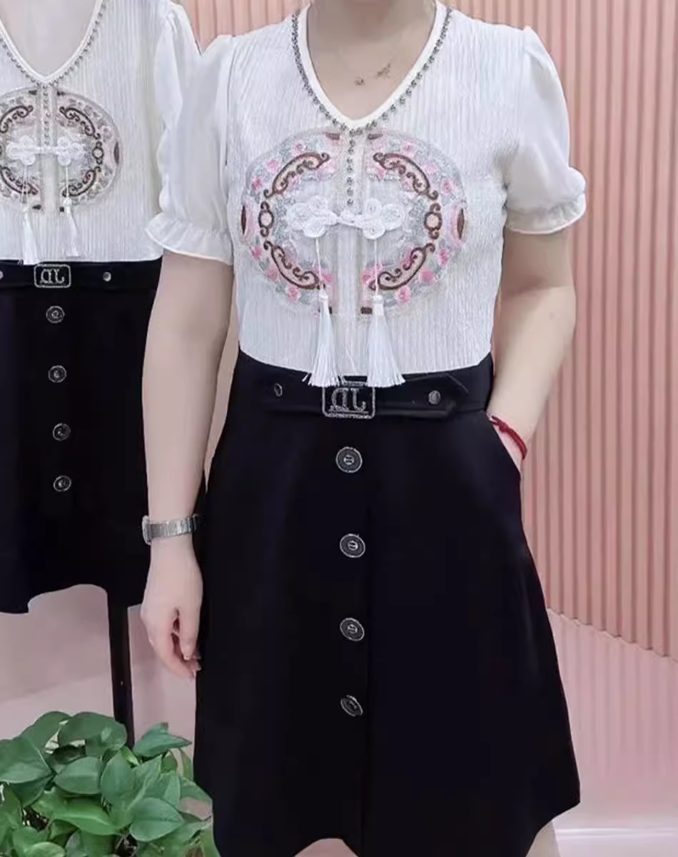 15938-Đầm suông liền thân trắng đen phối hoạ tiết tàu kết nút cách điệu ( thun mịn)_thumbnail_0