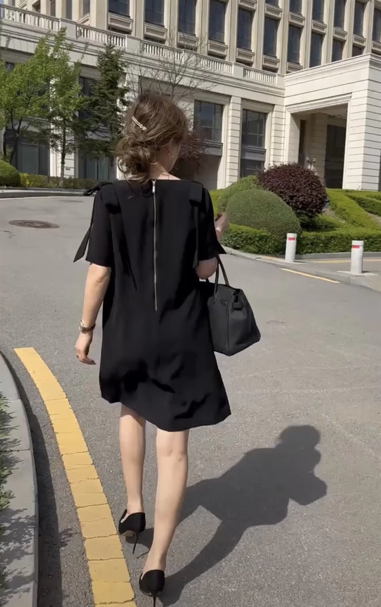 15943-Đầm suông đen vai thắt nơ ( thun poly 2  da)_thumbnail_2