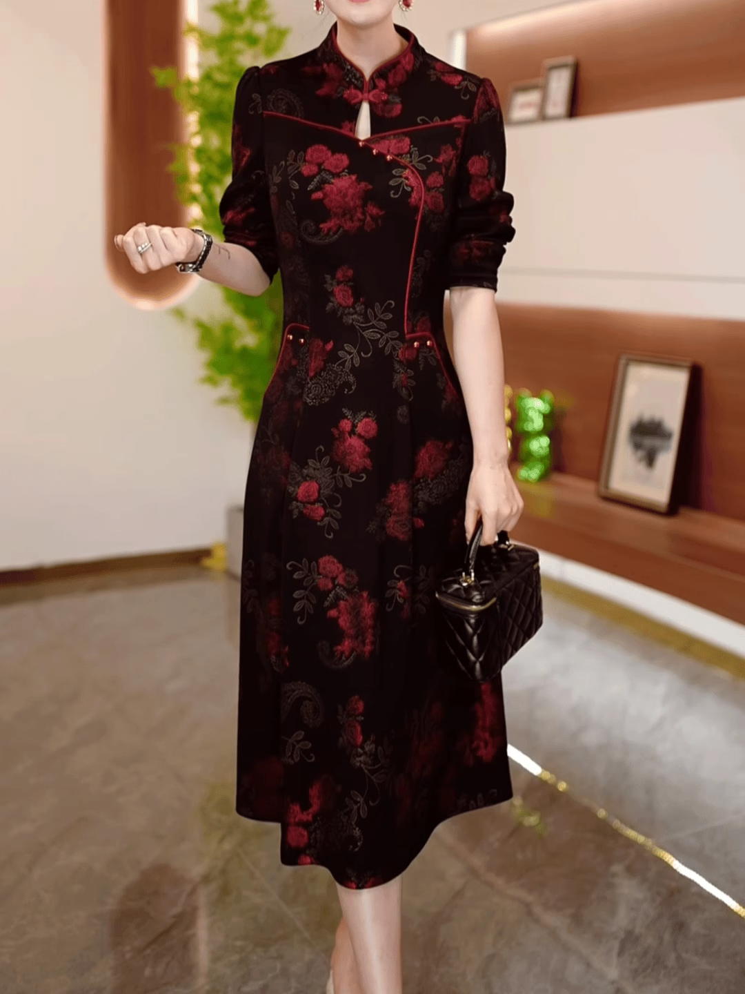 16018-Đầm suông A cách tân  cổ tàu tay lở  nền đen in hoa màu hồng ( lụa in)_thumbnail_2