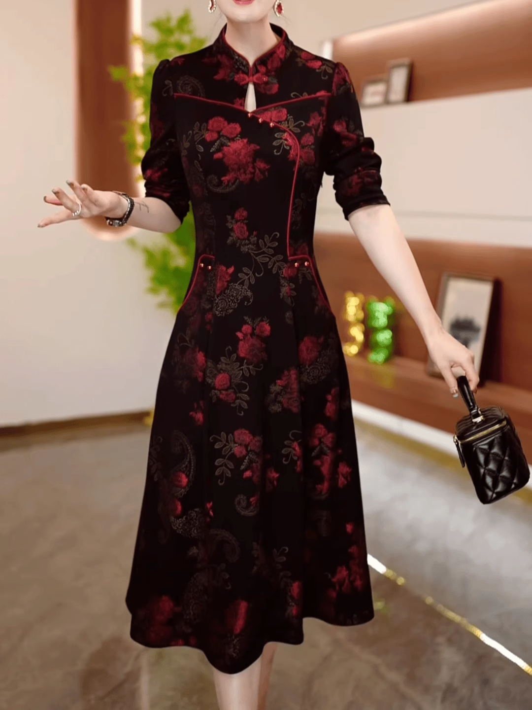 16018-Đầm suông A cách tân  cổ tàu tay lở  nền đen in hoa màu hồng ( lụa in)_thumbnail_1