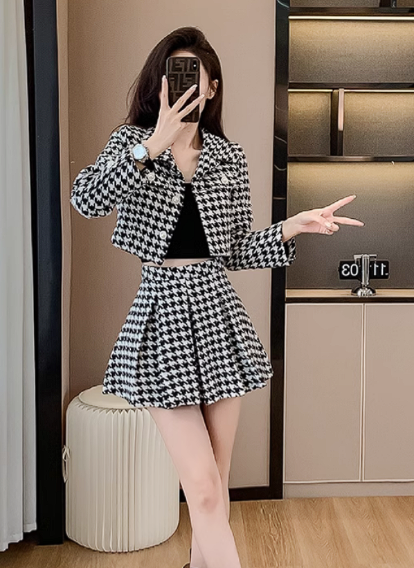 15705-Set  áo tay dài kèm chân váy xếp ly kẻ sọc ( dạ kẻ)