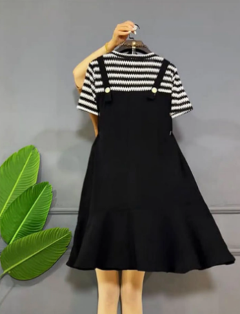 16051-Đầm đen xòe giả yếm phối sọc trắng đen ( thun poly, thun sọc)_thumbnail_1