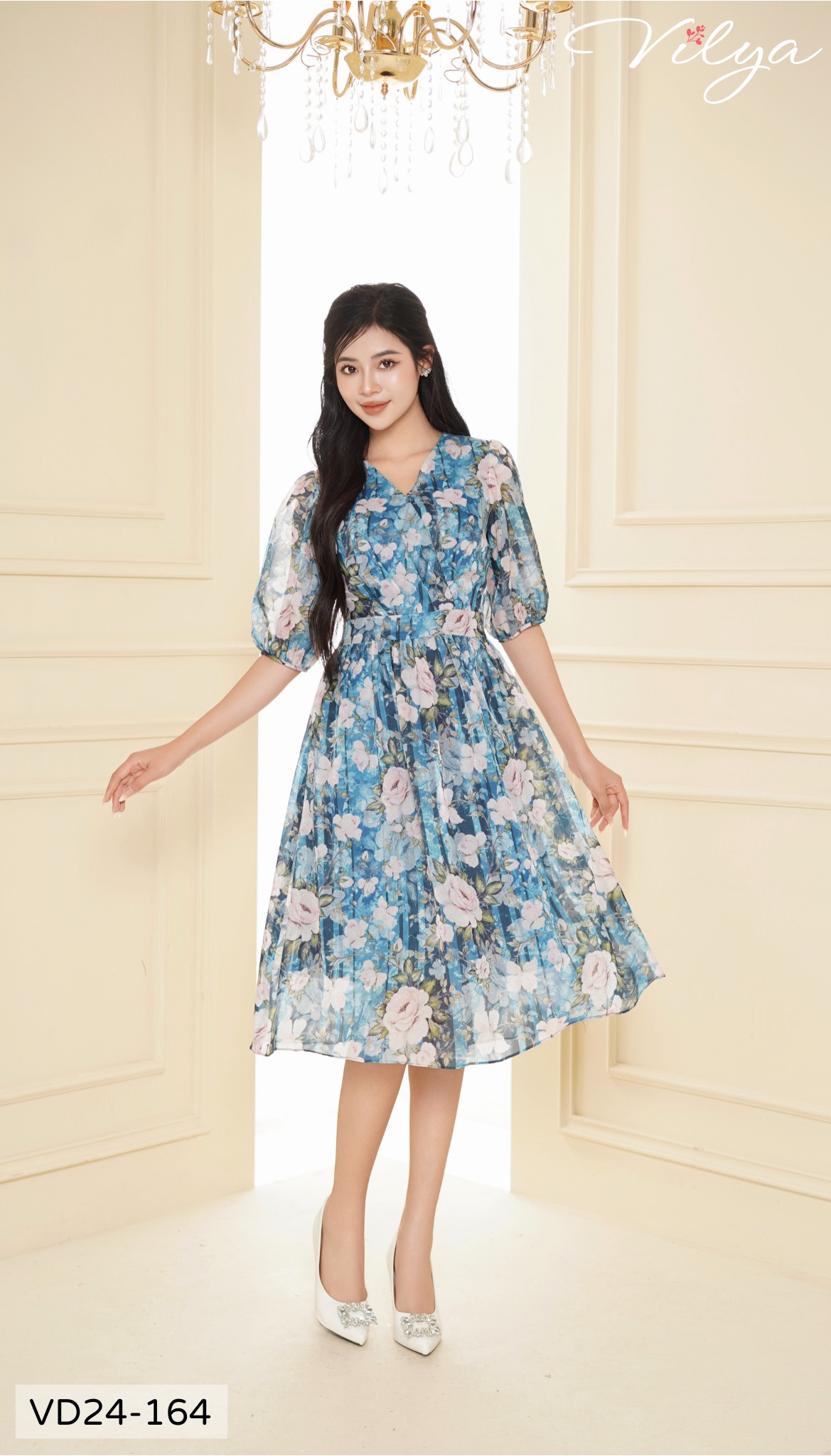 Đầm xòe hoa xanh cổ tim