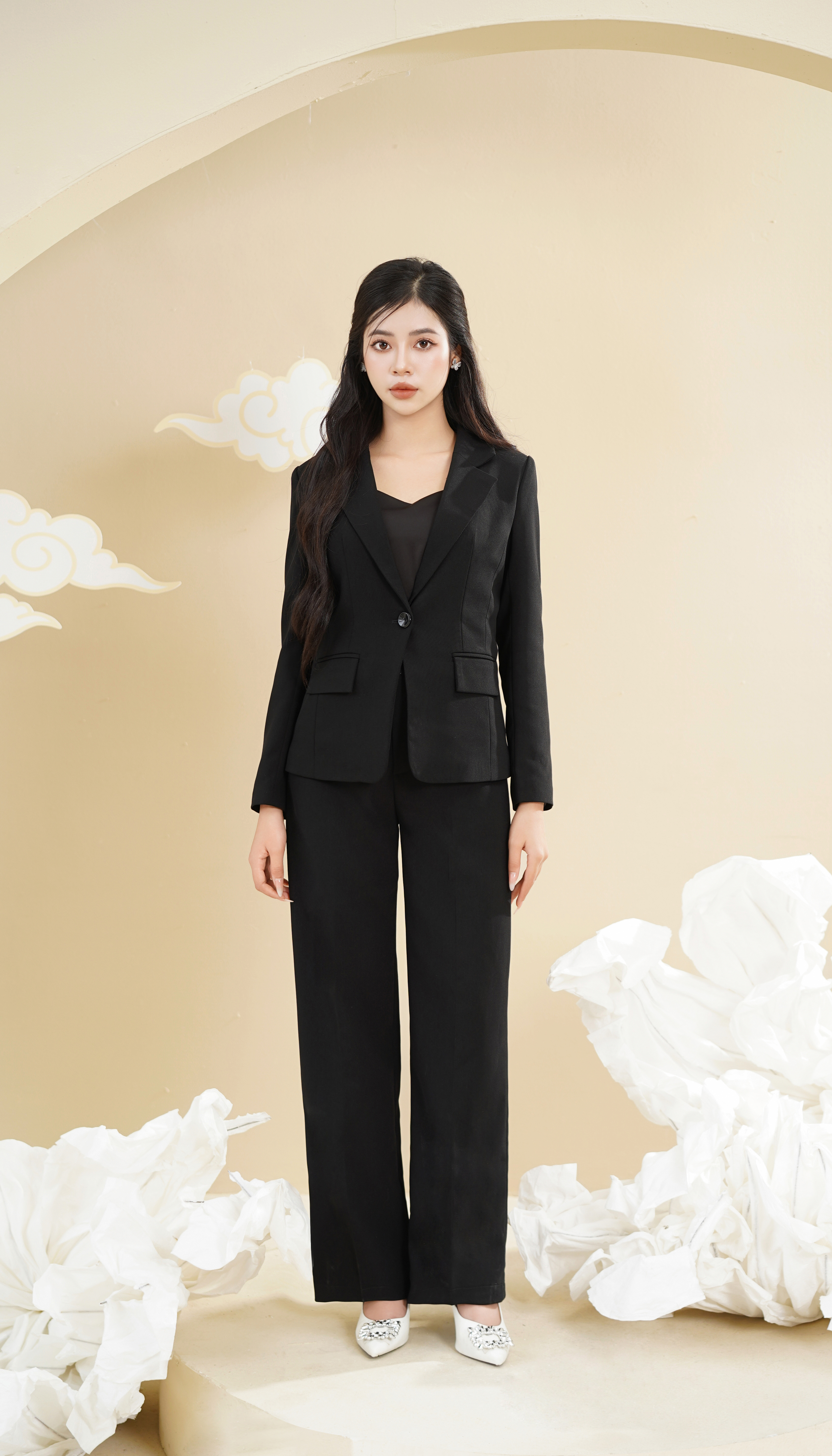 Áo vest VM24-158 chất vải trượt nhật dày dặn, bên trong có lót lụa mịn, không nóng bí, nhăn nhàu