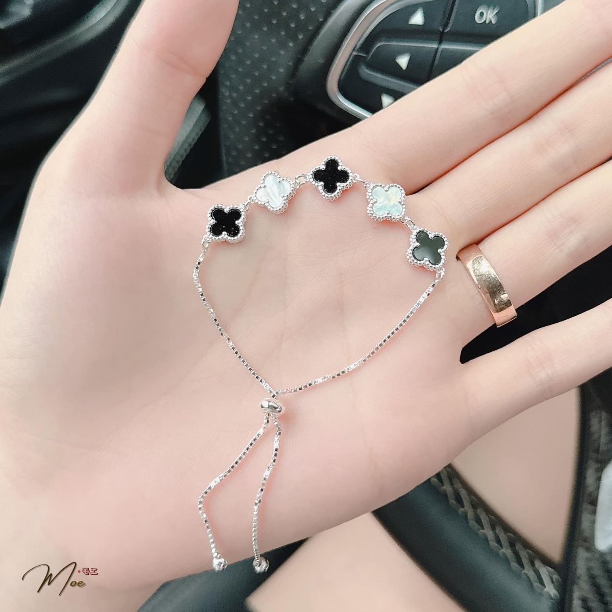 LT563 - Lắc tay cỏ 4 lá trắng đen dây rút