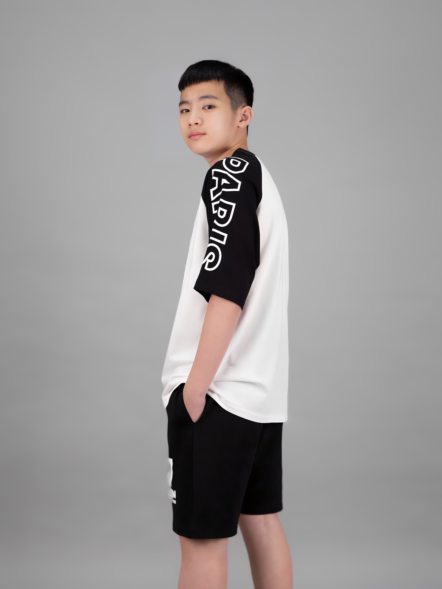 Áo phông dáng rộng tay phối đen_thumbnail_3